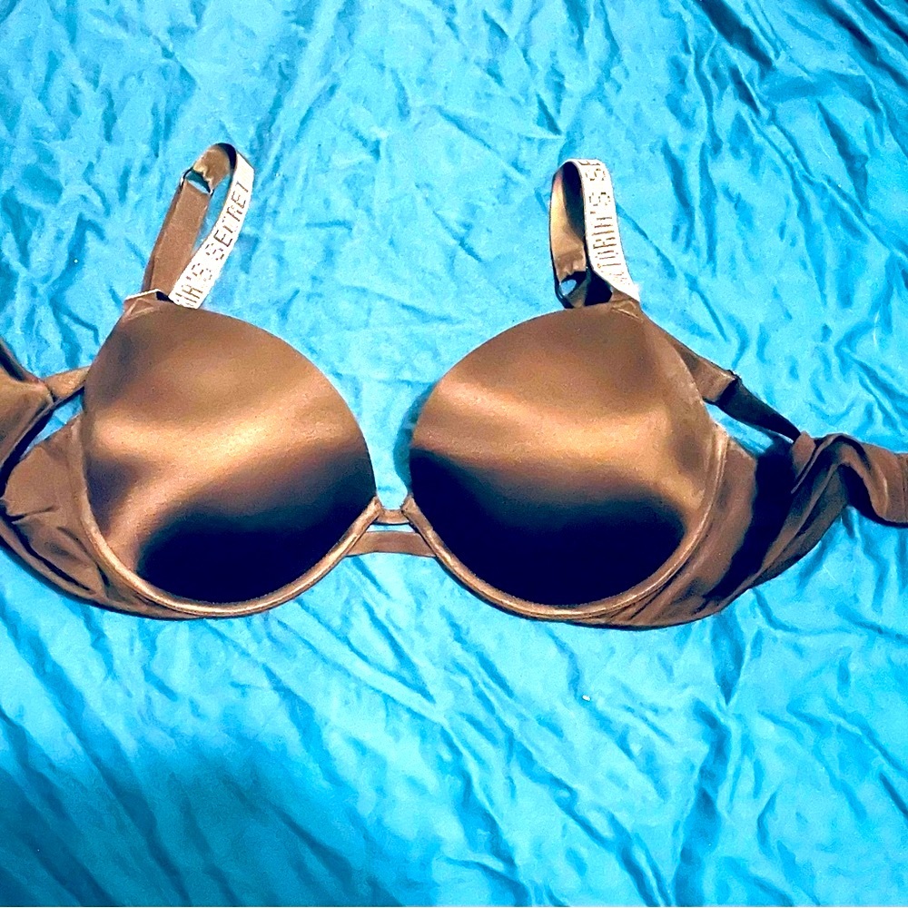 Victoria’s Secret Very Sexy Shine Strap Push-up Bra size 36D